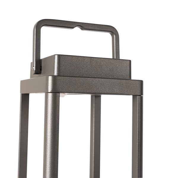 Detailansicht einer grauen Außenlaterne aus Metall mit einem rechteckigen Tragegriff.