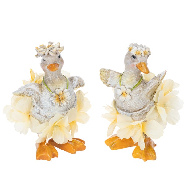 Zwei Deko-Enten mit Blumenkrone und Blütenrock aus Kunststein und Stoff.