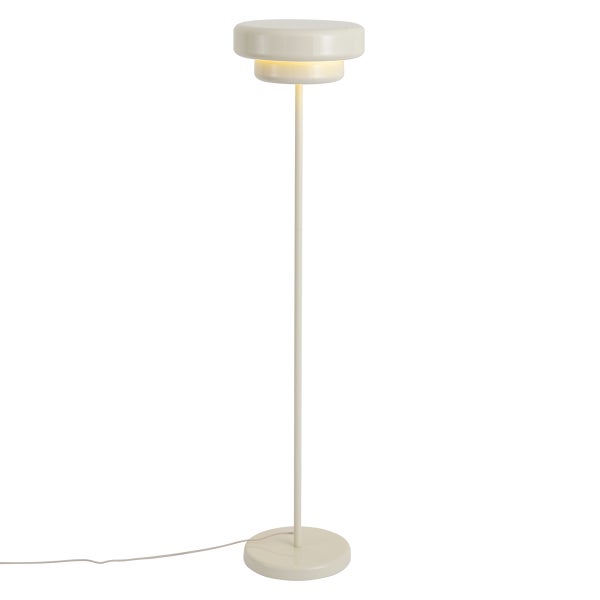 Moderne Stehleuchte mit flachem, gestuftem Lampenschirm und schlankem Standfuß für indirektes Licht.