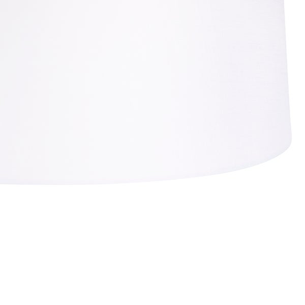 Nahaufnahme eines weißen Lampenschirms aus Stoff.
