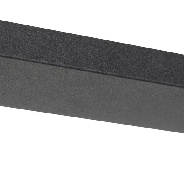 Detailansicht eines dunklen, rechteckigen Profils