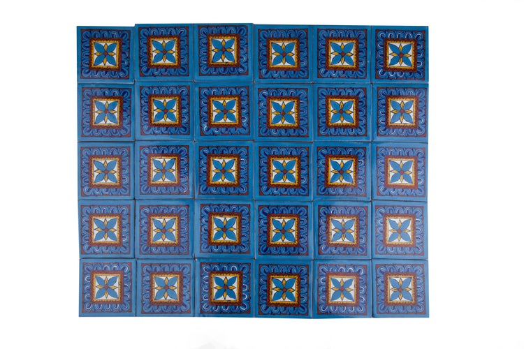 Fliesen mit floralem Muster für Wand und Boden