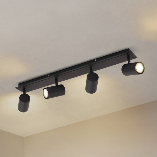 Deckenleuchte mit vier Strahlern