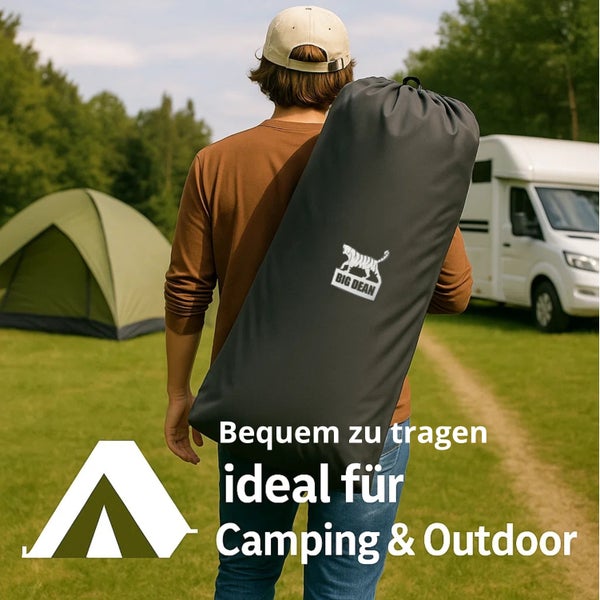 Mann trägt Schlafsack von Big Dean zum Campen