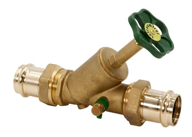 Freistromventil aus Rotguss mit Pressanschluss, Entleerungsventil und grünem Handrad für die Wasserinstallation.