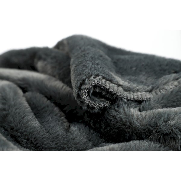 Graue Kunstfell-Decke mit Ziernaht