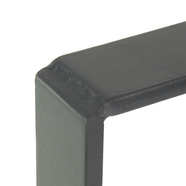 Detailansicht eines Metalltischbeins
