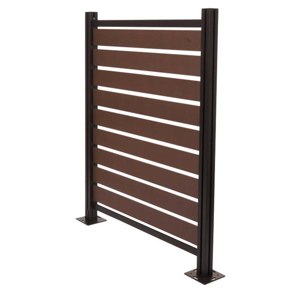 Gartenzaun-Sichtschutzelement mit horizontalen Lamellen in Holzoptik und schwarzen Metallpfosten.