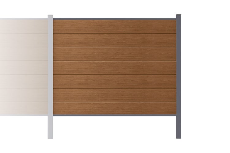 Sichtschutzzaun aus WPC in Holzoptik mit horizontalen Paneelen und Metallpfosten.