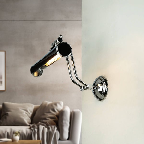 Verstellbare Wandleuchte im Wohnzimmer