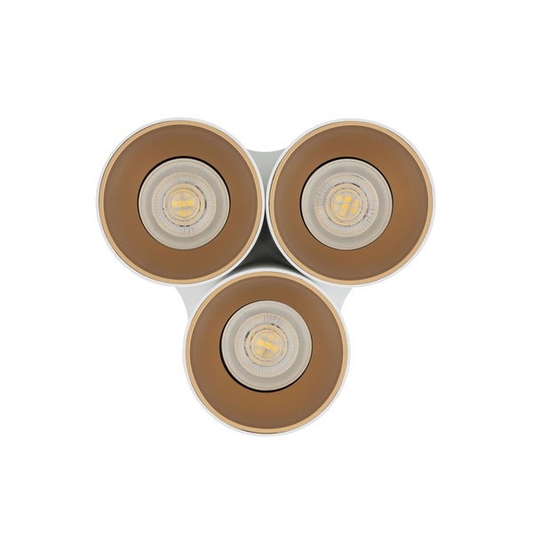 Dreiflammige Deckenleuchte mit runden LED-Spots, weißem Gehäuse und bronzefarbenem Innenring.