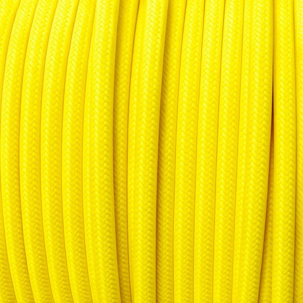 Gelbes Textilkabel auf einer Rolle