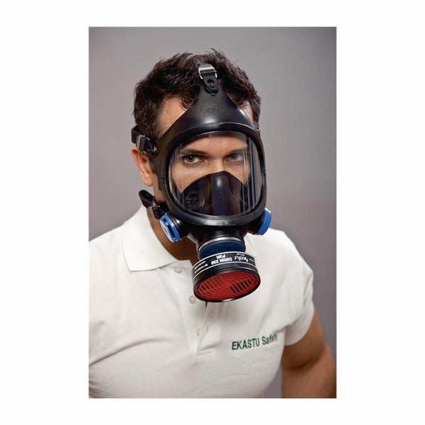 Atemschutzmaske mit Filter vor Gesicht