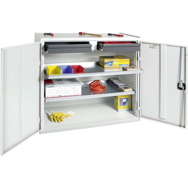 Rolle graue Müllsäcke aus Kunststoff mit weißer Banderole.