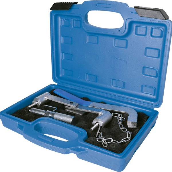 Werkzeugsatz im blauen Koffer
