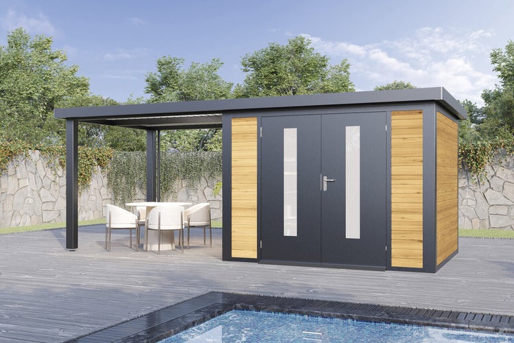 Modernes Gartenhaus mit integriertem Terrassendach und Doppeltür, konstruiert aus Holz und Metall, auf einer Terrasse neben einem Pool.