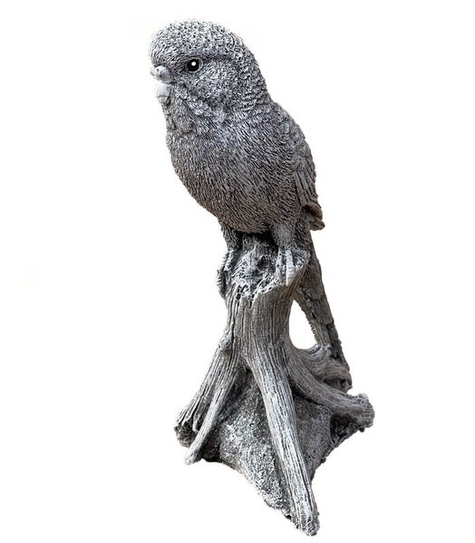 Steinfigur Wellensittich auf einem Baumstamm sitzend als Garten- oder Terrassendekoration aus Kunststein