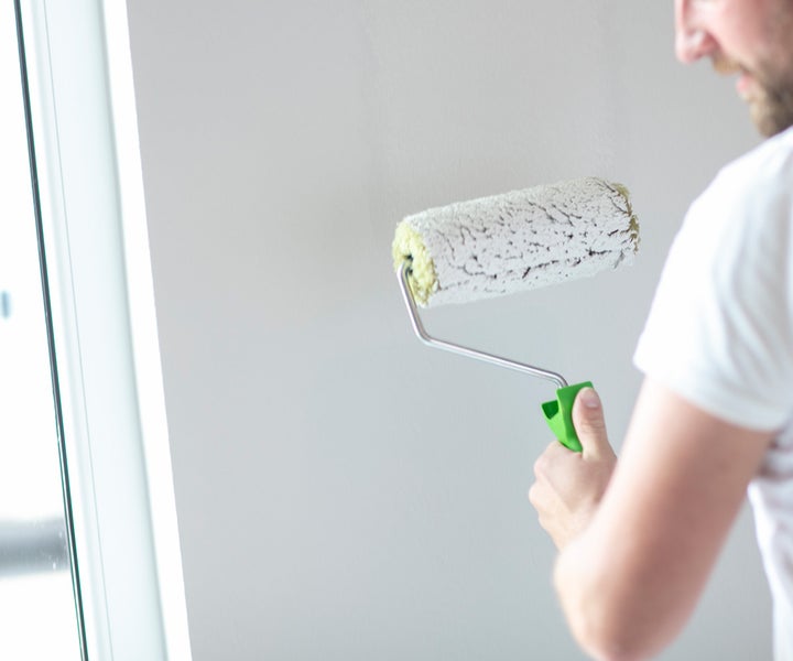 Kolorat Tiefgrund – Grundierung Wand Spezielle Grundierung für Wandflächen im Innen- und Außenbereich, reguliert die Saugfähigkeit der Oberfläche, verfestigt den Untergrund für den nachfolgenden Anstrich mit Wandfarbe, auf Basis von feinteiligem Reinacryl