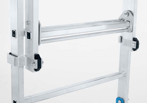 Detailansicht des Verriegelungsmechanismus einer Aluminiumleiter.