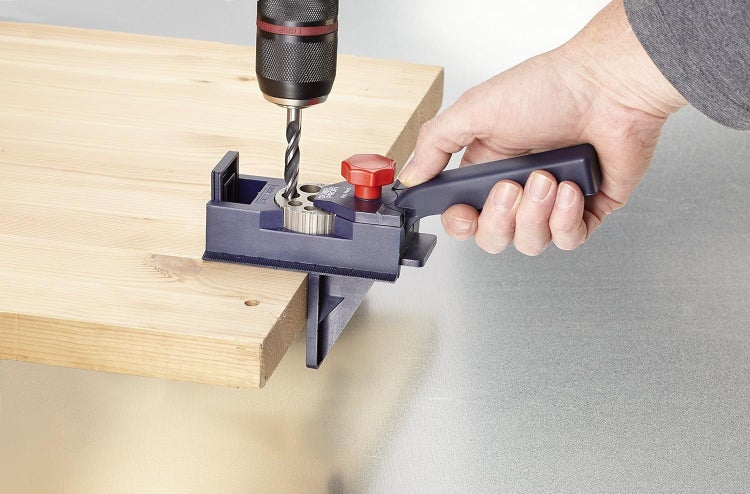 kwb Dübelprofi / Dübellehre, Komplett-Set inkl. CV Holzbohrer und Holz-Dübel, Universal-Bohrhilfe für gerade Bohrungen von Ø 3 3.3, 4 4.2, 5 6 6.8, 8 10 12 mm