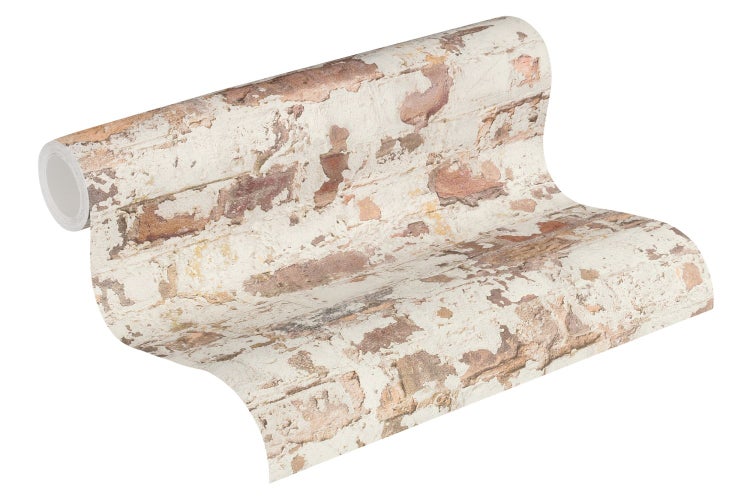 Dekorative Wand mit Ziegelmuster, Tisch mit Pflanze und Büchern