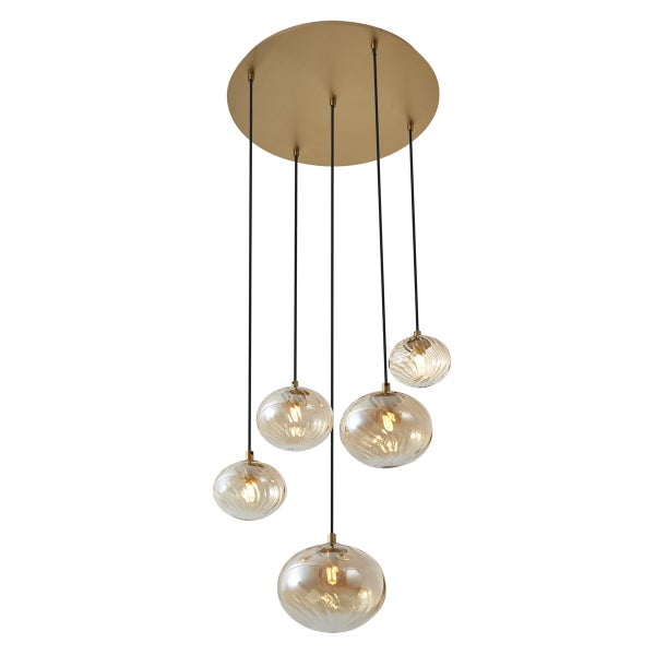 Pendelleuchte mit runden Glasschirmen, aufgehängt an schwarzen Kabeln