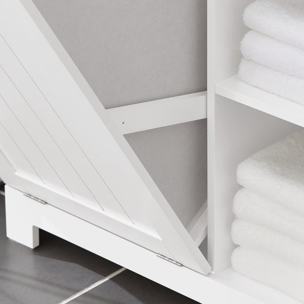 Detailaufnahme eines Badezimmerschranks mit Wäschekorb und Regalen