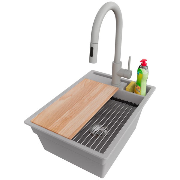 Spülbecken mit Armatur, Schneidebrett, Abtropfgitter und Spülmittel