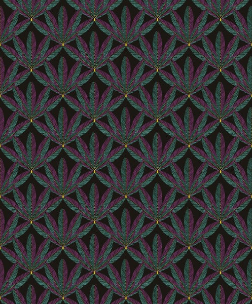 Holzzaun mit Metallelementen vor einem Haus