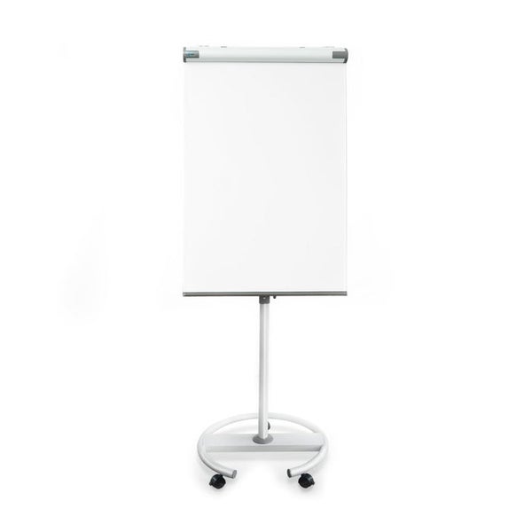 Mobiles Flipchart mit weißer magnetischer Oberfläche und einem stabilen Metallständer mit fünf Rollen.