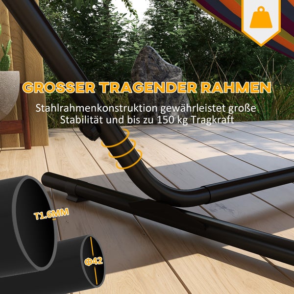 Baum mit Herbstlaub vor blauem Himmel