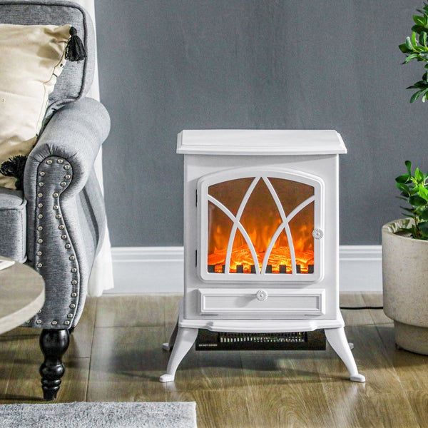 Elektrischer Kamin mit Flammeneffekt in einem modern eingerichteten Wohnzimmer neben einem Sessel.