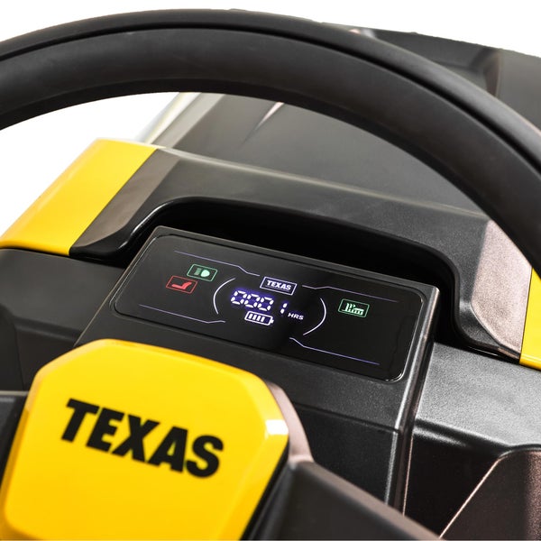 Anzeigefeld eines Rasenmähers der Marke Texas mit Lenkrad