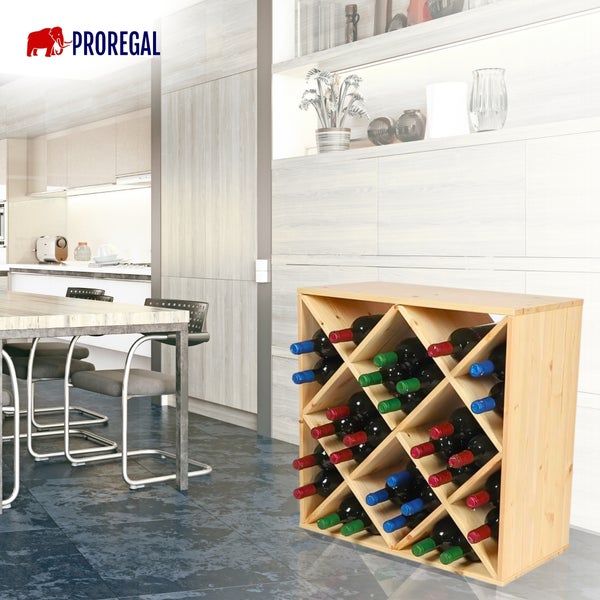 Weinregal aus hellem Holz mit Weinflaschen in einer modernen, hellen Küche mit Tisch und Stühlen. PROREGAL Logo.