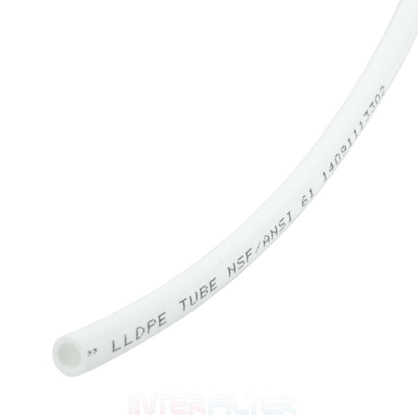 Ein weißer LLDPE Schlauch für Wasserfiltersysteme mit Aufdruck der Spezifikation NSF ANSI 61.