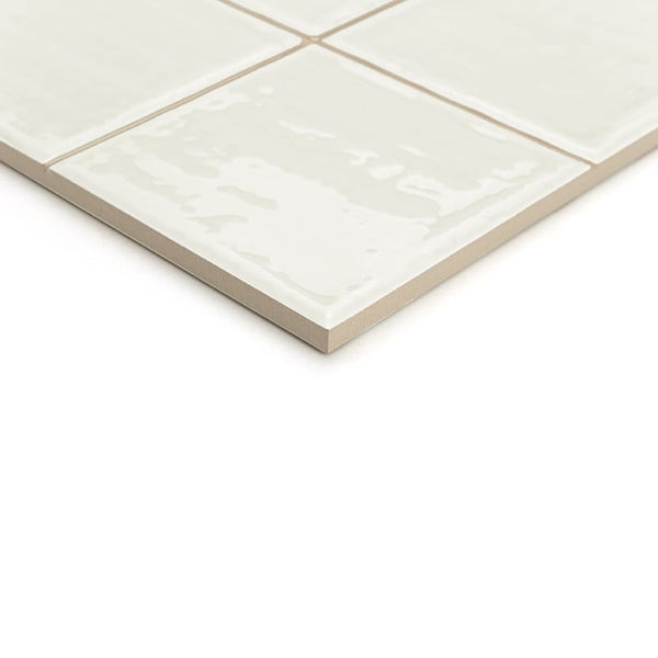 Wandfliese mit glänzender Oberfläche in quadratischer Form