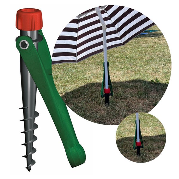 Bodendübel zum Eindrehen für Sonnenschirme mit grünem Hebelgriff und roter Kappe, inklusive Anwendungsbeispiel auf einer Rasenfläche.