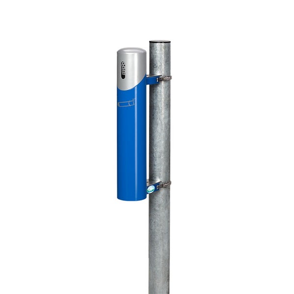 Zylindrischer Außenaschenbecher zur Pfostenmontage aus Metall in Blau und Silber mit Zigarettensymbol.