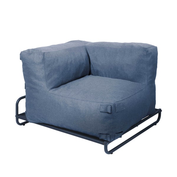 Modulares Lounge-Eckelement für den Außenbereich mit blauem Stoffbezug und dunklem Metallrahmen.