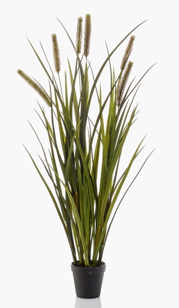 Künstlicher Farn hängend mit detailgetreuen grünen Farnwedeln.