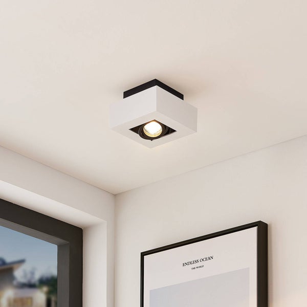 Deckenleuchte mit einem Leuchtmittel im Wohnraum