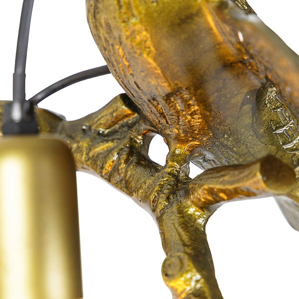 Nahaufnahme einer Vogel-Wandleuchte mit Messingelementen