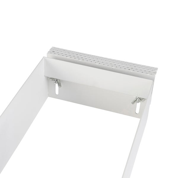 Weißer Montagerahmen aus Metall mit Lochblech und zwei Flügelmuttern zur Verstellung in Langlöchern.