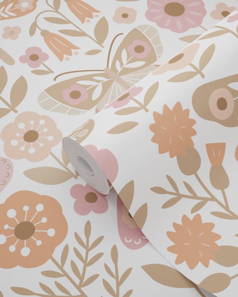 Tapetenrolle mit Blumen- und Schmetterlingsmuster
