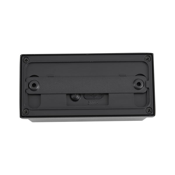 Rückansicht einer schwarzen Wandleuchte mit Montagehalterung, Einschaltknopf und USB Ladeanschluss 5 Volt 1 Ampere.