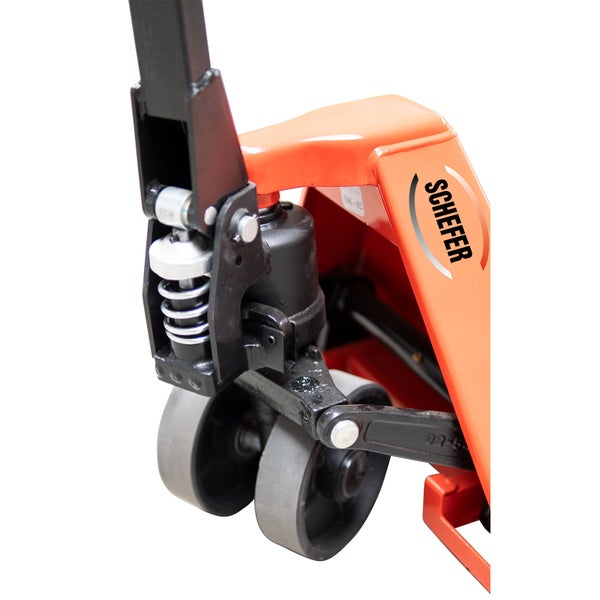 Detailansicht eines Gabelhubwagens mit Schefer Logo