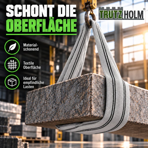 Ein Hebeband von Trutz Holm hebt einen Steinblock in einer Industriehalle. Das Band ist materialschonend, textil und ideal für empfindliche Lasten.