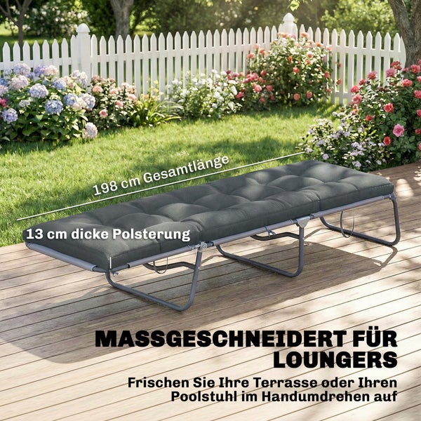 Gepolsterte Gartenliege auf einer Holzterrasse. Gesamtlänge 198 Zentimeter, Polsterung 13 Zentimeter dick.
