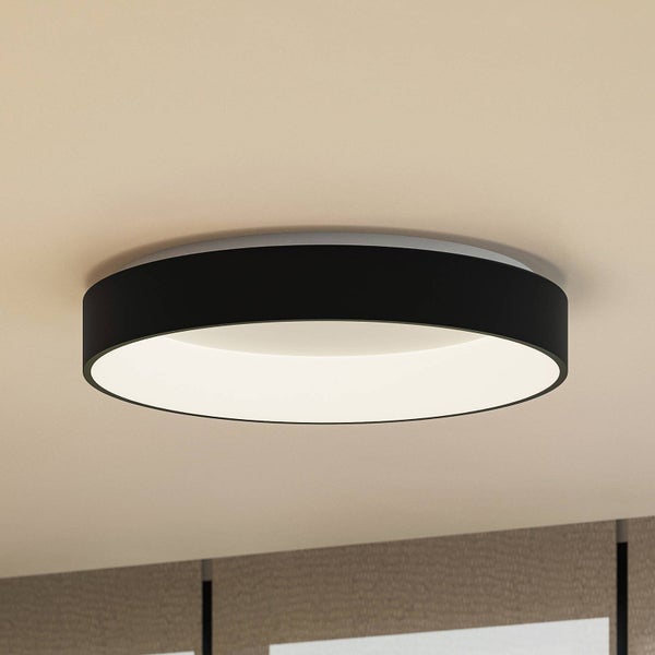 Runde moderne LED-Deckenleuchte in Schwarz mit weißem Diffusor und warmweißem Licht.
