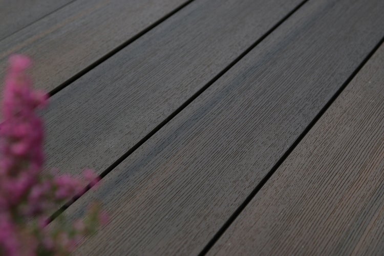 GartenLand WPC Terrassendiele Advance 20 x 140 x 3000 mm Walnut Bicolor Geprägte Holzstruktur Co-Extrudiert Massivprofil